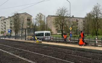 Turpinās sabiedriskā transporta pieturu labiekārtošana