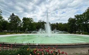 Pieslēdza strūklaku Dubrovina parkā