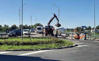 Notiek būvdarbi uz Vienības tilta