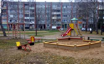 Daugavpilī vairākos bērnu laukumos izvietos jaunas rotaļu iekārtas Daugavpilī vairākos bērnu laukumos izvietos jaunas rotaļu iekārtas