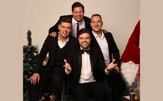 Ziemassvētku noskaņās: „Brīvais mikrofons” un grupas „Baritoni” koncerts Vienības laukumā Ziemassvētku noskaņās: „Brīvais mikrofons” un grupas „Baritoni” koncerts Vienības laukumā
