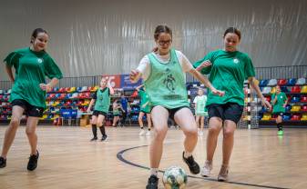''Meiteņu futbols atgriežas skolās 2024'' Daugavpilī pulcē vairāk nekā 100 dalībnieces