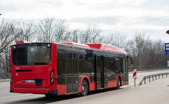 MAINĪTA DAŽU AUTOBUSU MARŠRUTU NUMERĀCIJA UN ATIEŠANAS LAIKI