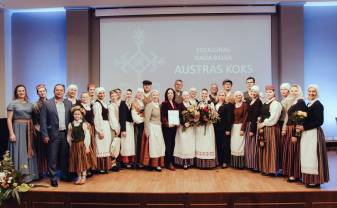 “Svātra” un Tradīciju māja saņēma folkloras gada balvu “Austras koks”