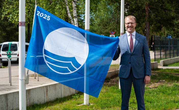 Divās Daugavpils peldvietās plīvo Zilais karogs