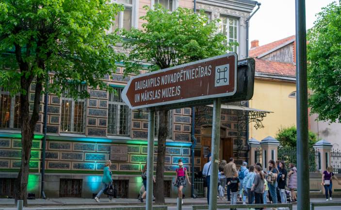 Muzeju naktī ierobežos satiksmi Rīgas ielā
