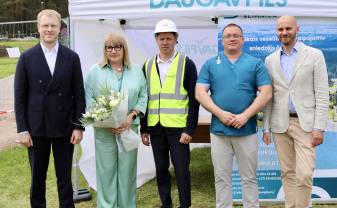 Topošā SIA “Daugavpils reģionālā slimnīca” Staru terapijas bloka jaunā korpusa pamatos tika iemūrēta laika kapsula