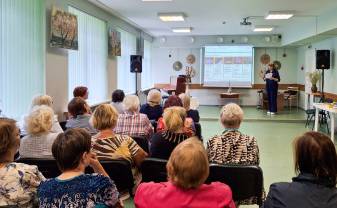 Seniori diskutē par paaudžu domāšanu – no tradicionālistiem līdz “alfa” bērniem