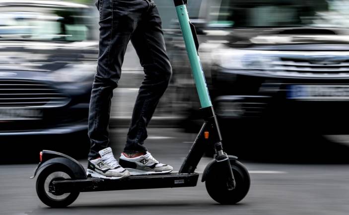 Pašvaldības policija atgādina: no 1. jūlija elektroskrejriteņiem nepieciešama OCTA apdrošināšana
