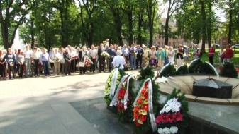 В Даугавпилсе почтили память освободителей города (ВИДЕО)