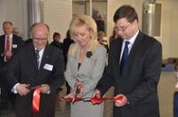 Премьер посетил индустриальную зону Даугавпилса и открыл новый цех на предприятии Axon Cable