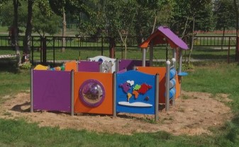 В детских садах Даугавпилса установливают новое оборудование игровых площадок (ВИДЕО) В детских садах Даугавпилса установливают новое оборудование игровых площадок (ВИДЕО)