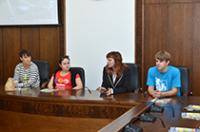 Jaunieši no 4 valstīm iepazīst Daugavpili mākslinieku acīm