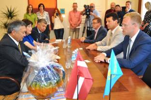 Начался визит посла Казахстана В.Е. Бауржана Мухамеджанова в Даугавпилс