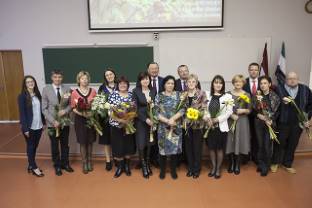 Daugavpils 10.vidusskolas un Daugavpils Valsts ģimnāzijas ķīmijas skolotājas saņem apbalvojumus