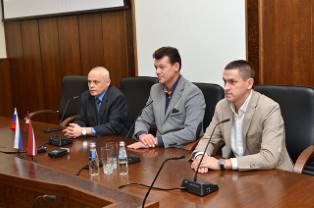 Krievijas ģenerālkonsuls Andrejs Vladimirovs vēlas veicināt ekonomiskās saites ar Krieviju