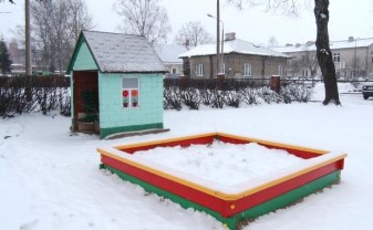В детских садах Даугавпилса установят новое оборудование игровых площадок (ВИДЕО)