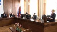 Жильцы многоквартирного дома жалуются на буйного соседа (ВИДЕО)