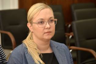  На заседании  Думы на должность директора  Агентства по развитию туризма и информации утверждена    Илона Максимчик