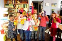 Даугавпилсское немецкое общество «ERFOLG» обучало детей изготавливать настоящие  карнавальные маски