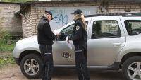Полиция самоуправления Даугавпилса усилила борьбу за чистоту города (ВИДЕО)