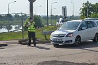 В «час пик»   движение на мосту  регулирует  полиция самоуправления