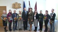 Претенденты на гражданство Латвии подтвердили верность государству (ВИДЕО)