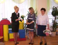Жанна Кулакова вручила награду воспитателю Польского детского сада