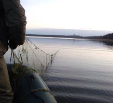 No Stropu ezera izcelti 7 tīkli un 2 zivju murdi