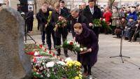 Жители Даугавпилса вспоминали жертв коммунистического террора (ВИДЕО)