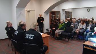 Полиция самоуправления отчиталась перед сеньорами Даугавпилса (ВИДЕО)