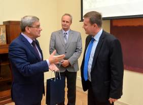Посол Словакии посетил Даугавпилсскую думу и открыл выставку в Даугавпилсском университете