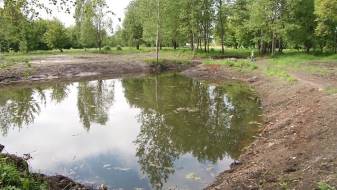 В Даугавпилсе продолжаются работы по благоустройству городских водоёмов (ВИДЕО)