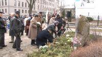 Жители Даугавпилса почтили память жертв коммунистического террора (ВИДЕО)