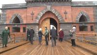 Комиссия республиканского конкурса посетила Даугавпилсскую крепость, чтобы оценить объект, претендующий на награду года (ВИДЕО)