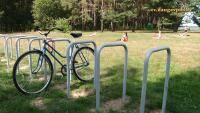 До конца лета в Даугавпилсе появятся первые велопарковки (ВИДЕО)